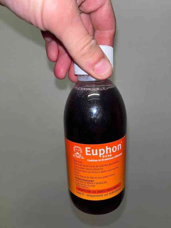 KOUPIT NEMBUTAL, KODIEN SYRUP,EXTÁZE(XTC),AMFETAMIN A DALSI