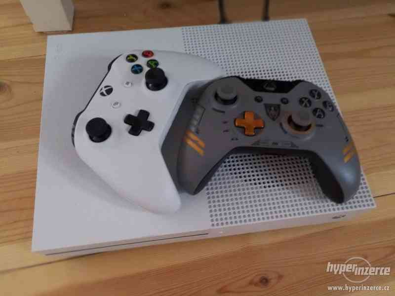 Xbox one S 500gb+1tb hdd+5her+2 joysticky záruka asi 1,5roku - foto 1