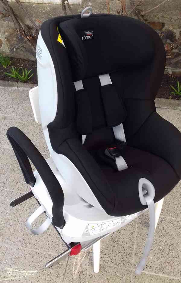 Autosedačka Britax Römer DUALFIX 0-18kg Cosmos Black