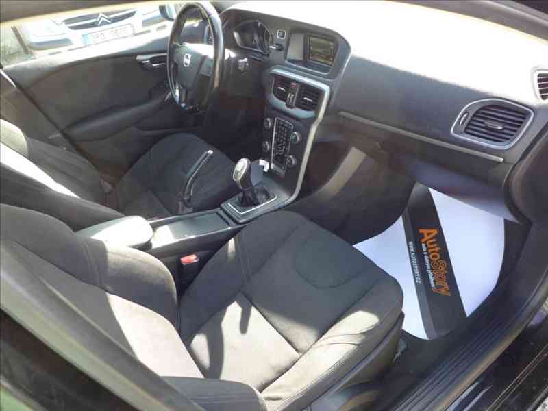 Volvo V40 1,6 D2 KAMERA, PLNÝ SERVIS - foto 10