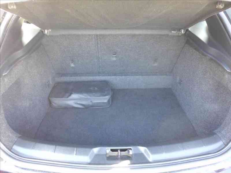 Volvo V40 1,6 D2 KAMERA, PLNÝ SERVIS - foto 8