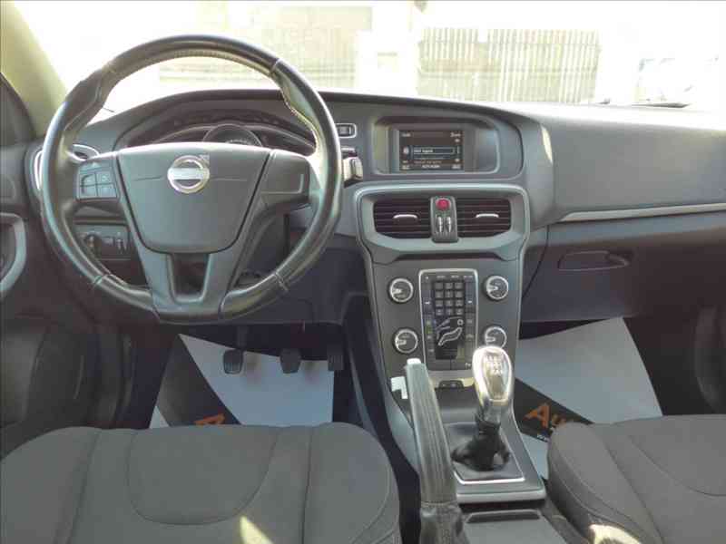 Volvo V40 1,6 D2 KAMERA, PLNÝ SERVIS - foto 7