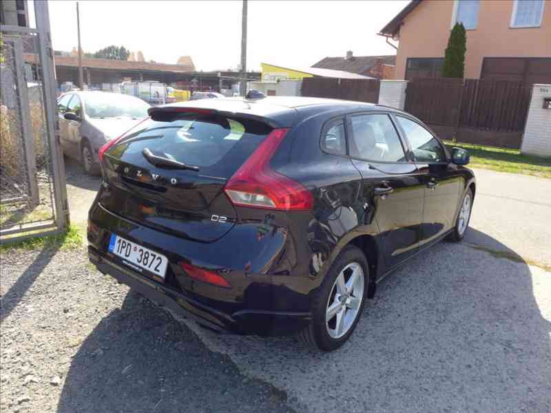 Volvo V40 1,6 D2 KAMERA, PLNÝ SERVIS - foto 3