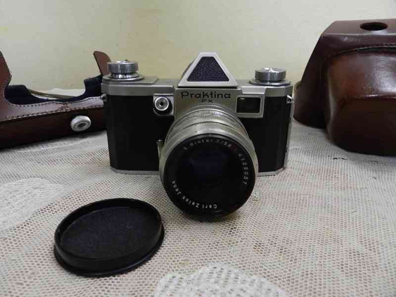Starý Fotoaparát Praktina FX kožené pouzdro