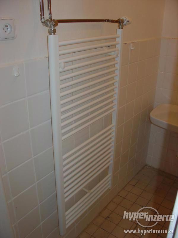 Otopný žebřík bílý rovný - foto 2