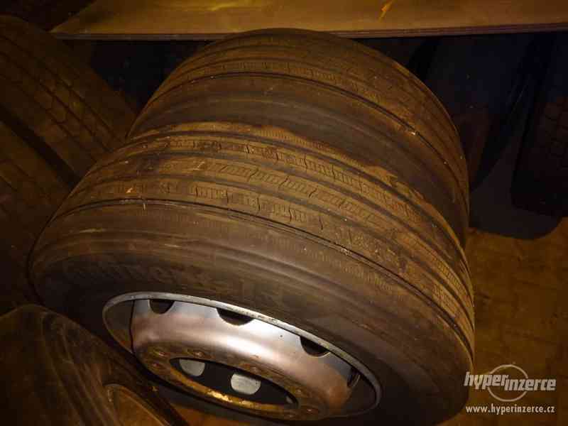295/60/22,5 obuté vodící pneu Continental - foto 4