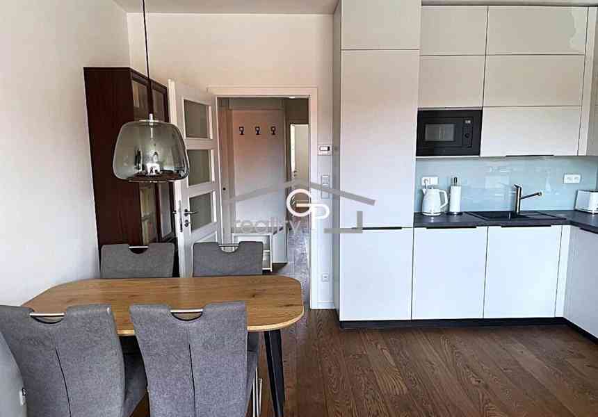 Pronájem 2+kk s bal. a park. stáním v Č. Budějovicích - foto 2