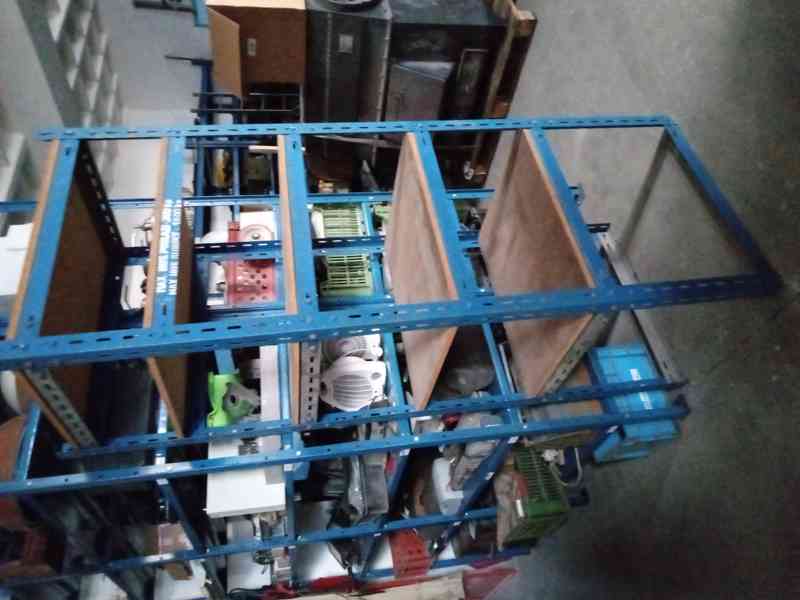 kovový regál - foto 2