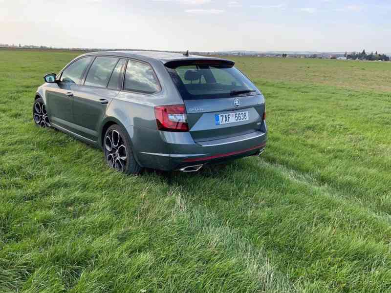 Škoda Octavia 2,0   Octavia III RS - foto 2