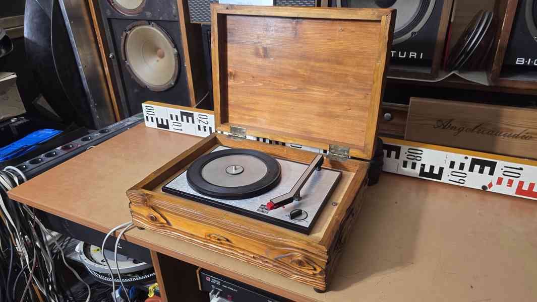 Gramofon Supraphon HC08 - motor M101 - foto 3