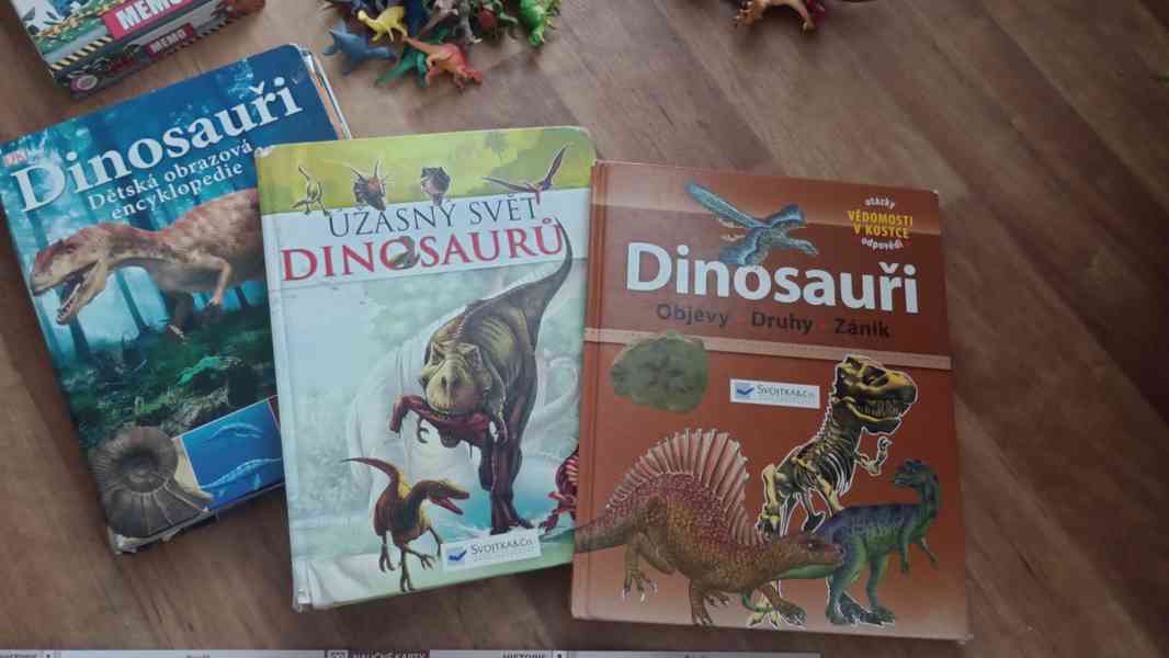 Dinosauří sbírka - figurky, knížky - foto 2