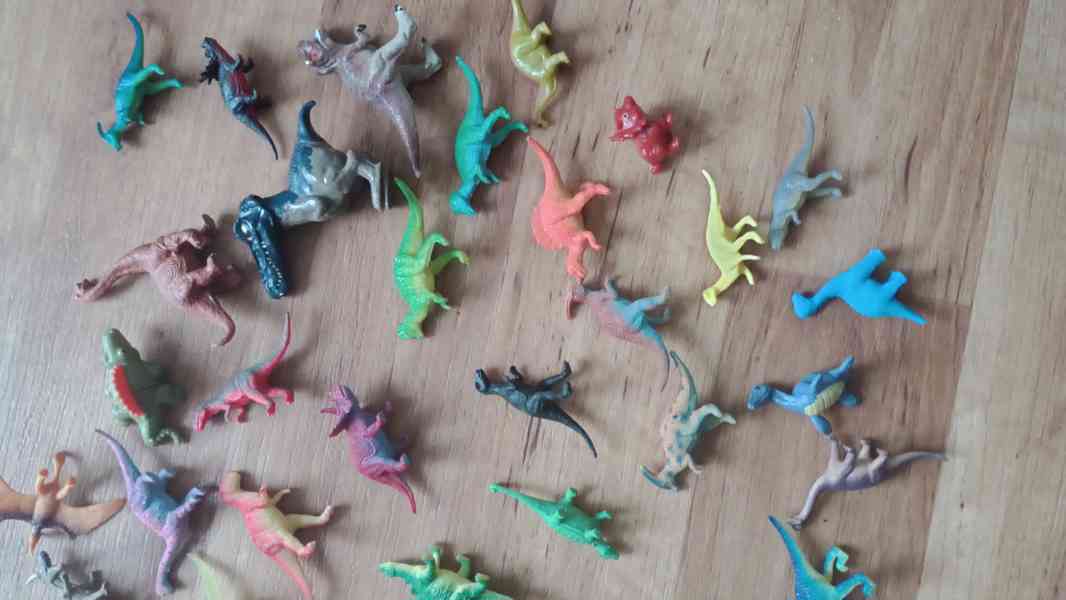 Dinosauří sbírka - figurky, knížky - foto 12