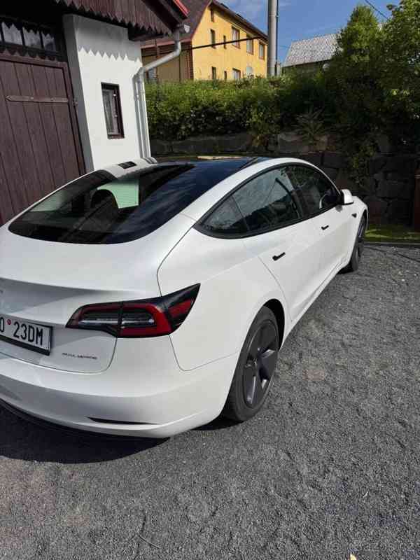 Tesla Model 3 2021 Long Range 491PS 65tis - foto 17