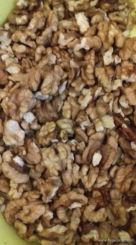 Loupané vlašské ořechy - foto 1