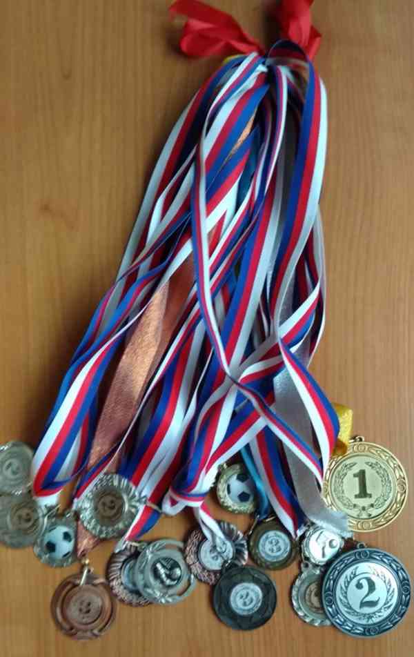 Medaile: fotbal, volejbal, běhy, krosy, triatlon - foto 2