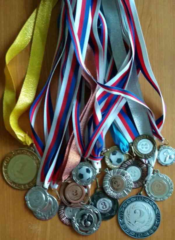 Medaile: fotbal, volejbal, běhy, krosy, triatlon - foto 3