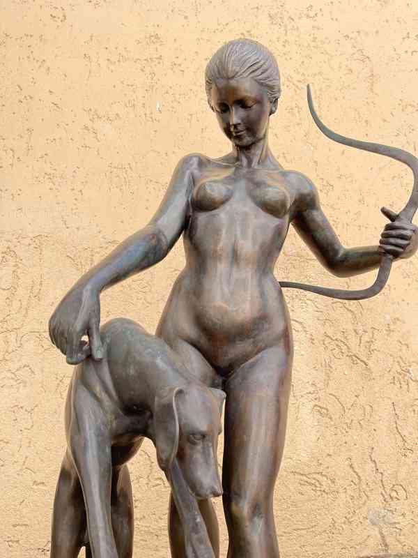 Diana se psem 120 cm bohyně lovu - bronzová socha - foto 5