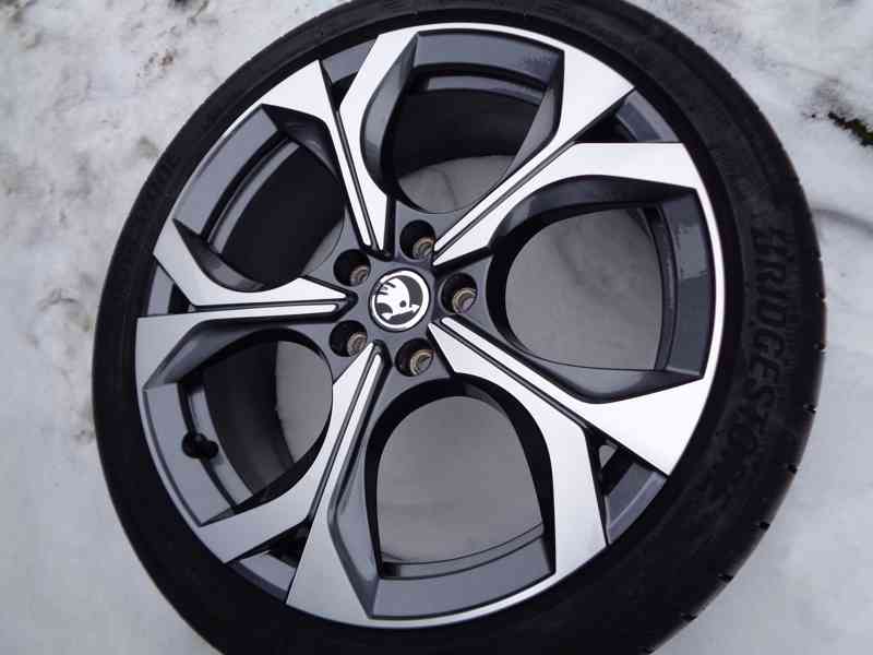 škoda Octavia IV 19 alu 5x112 nová tmavá ELIAS - foto 1
