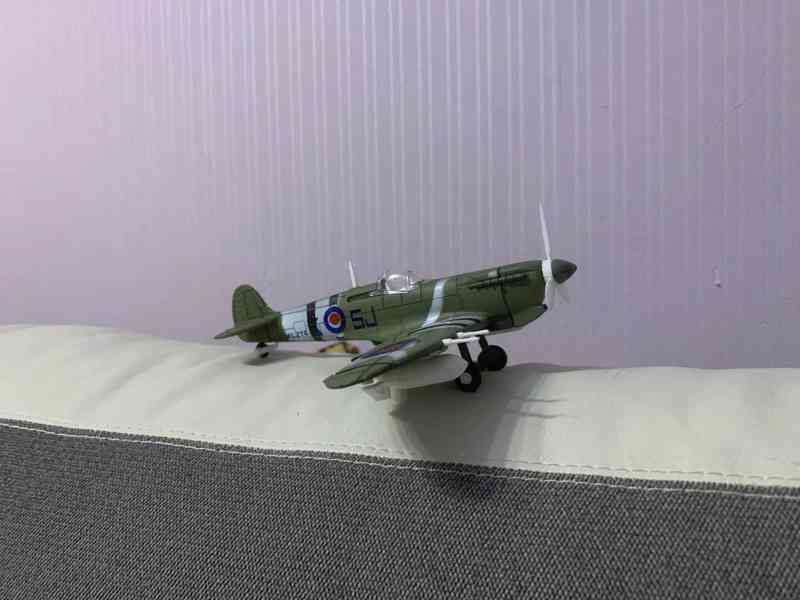 4D model nacvakávací stavebnice Spitfire (tmavě zelená) 1:48 - foto 6