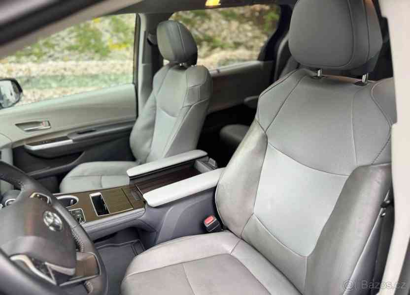 Toyota Sienna 2,5   hybrid AWD 2021 nový model - foto 8