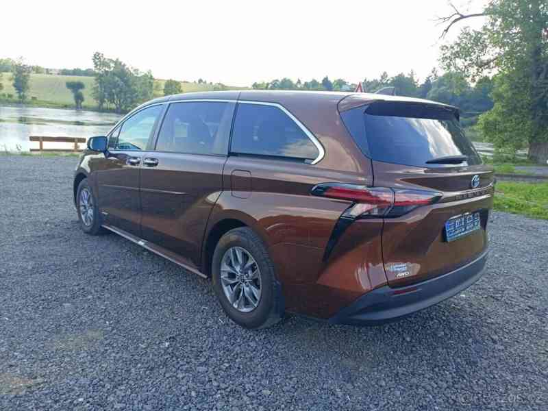 Toyota Sienna 2,5   hybrid AWD 2021 nový model - foto 11