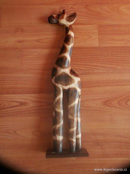 Dřevěná orientální soška žirafa (výška 41 cm) - foto 1