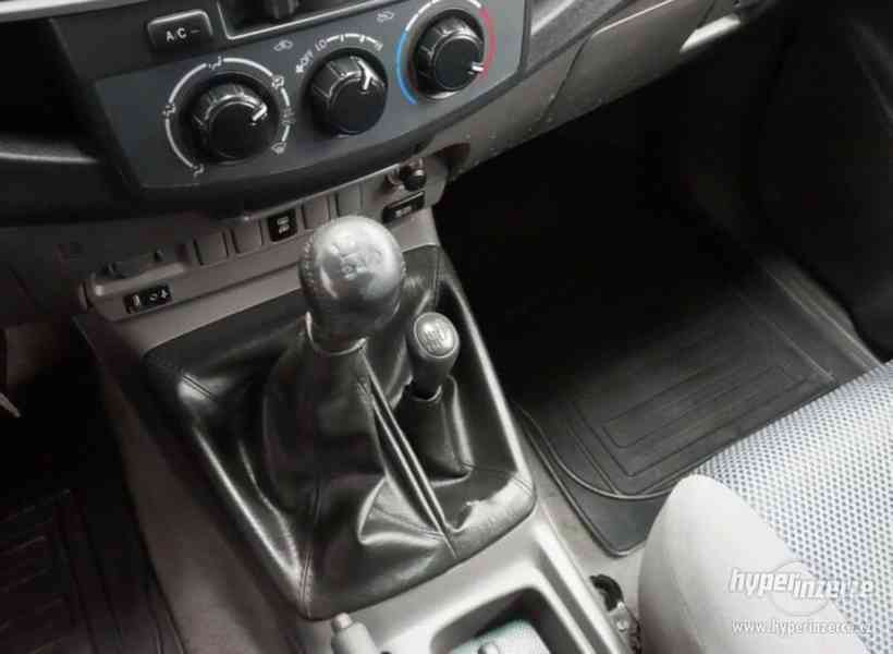 Toyota Hilux Extra Cab Life 4X4 2,5D 106kw - foto 8