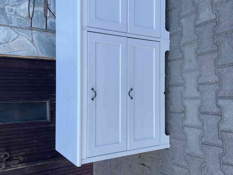Bílo-černá komoda / TV stolek se zásuvkami - foto 2