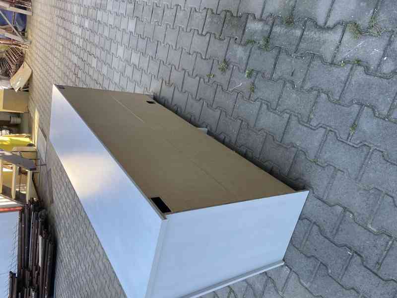 Bílo-černá komoda / TV stolek se zásuvkami - foto 3