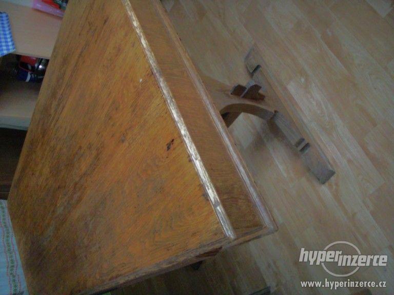 Stůl atypický dřevěný se 3 zásuvkama. - foto 2
