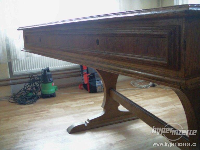 Stůl atypický dřevěný se 3 zásuvkama. - foto 4