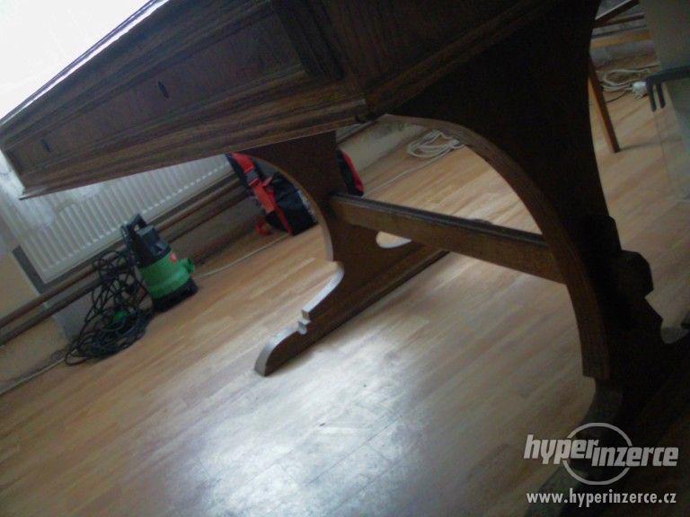 Stůl atypický dřevěný se 3 zásuvkama. - foto 5