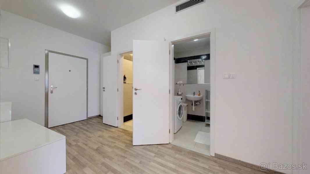 PROSTORNÝ BYT 2+KK S LODŽIÍ A GARÁŽÍ – PRAHA 5, SMÍCHOV - foto 11