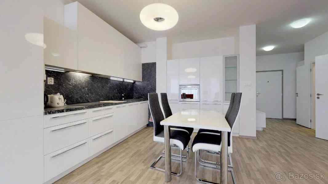 PROSTORNÝ BYT 2+KK S LODŽIÍ A GARÁŽÍ – PRAHA 5, SMÍCHOV - foto 6