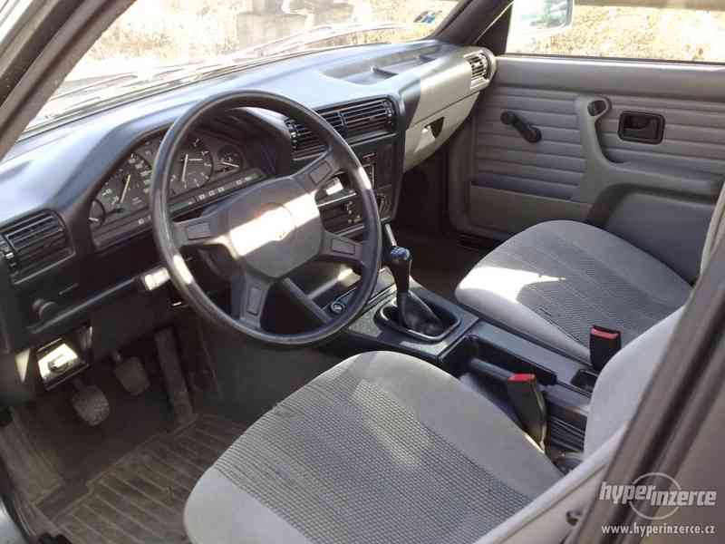 PRODÁM ZACHOVALÉ BMW E30 316i MOTOR M40 PLASŤÁK ,STK 2013/05 - foto 4