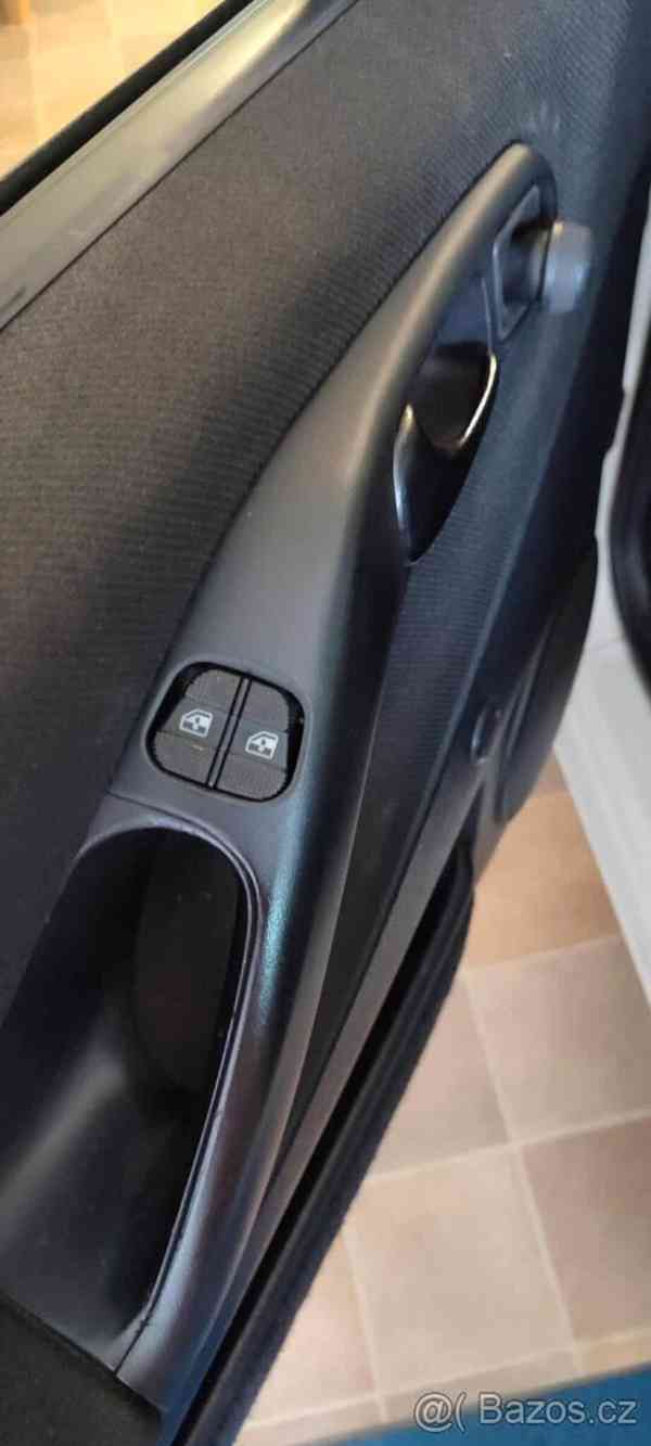 Volkswagen Passat 1,9 - foto 11