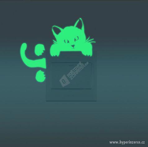 -46% SLEVA Svítící samolepka na vypínače – kočka - foto 2