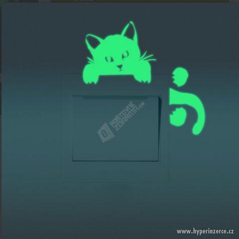-46% SLEVA Svítící samolepka na vypínače – kočka - foto 3