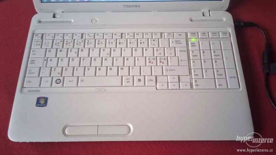 15,6" Toshiba bílý notebook 640GB HDD 6GB RAM 2.2 GHz - foto 5
