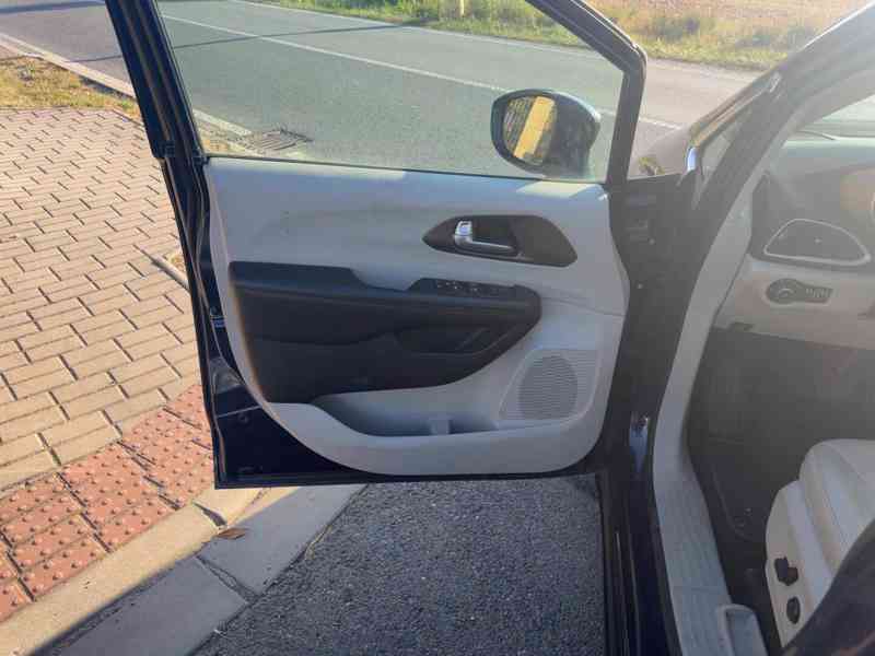  Chrysler Pacifica 3,6 Limited LPG Radar 360 2018 - foto 14