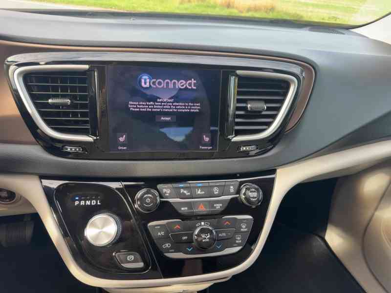  Chrysler Pacifica 3,6 Limited LPG Radar 360 2018 - foto 18