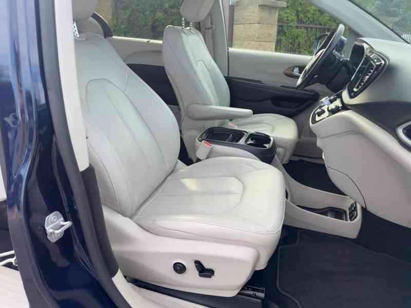  Chrysler Pacifica 3,6 Limited LPG Radar 360 2018 - foto 11