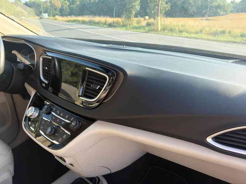  Chrysler Pacifica 3,6 Limited LPG Radar 360 2018 - foto 12