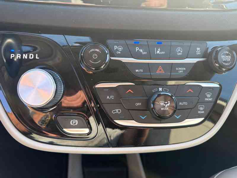  Chrysler Pacifica 3,6 Limited LPG Radar 360 2018 - foto 19