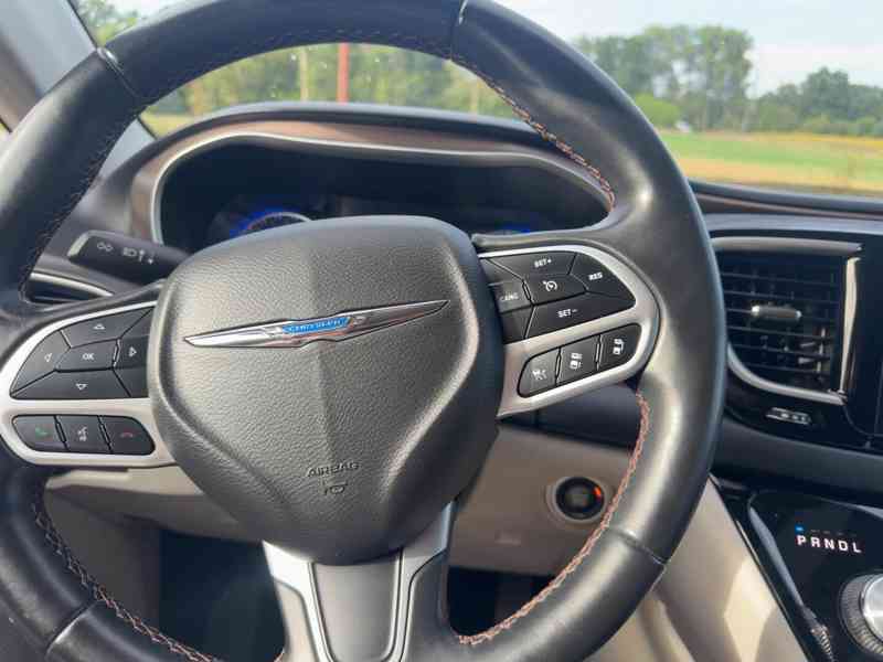  Chrysler Pacifica 3,6 Limited LPG Radar 360 2018 - foto 19