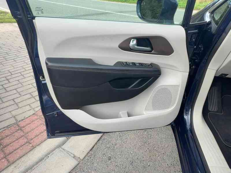  Chrysler Pacifica 3,6 Limited LPG Radar 360 2018 - foto 15