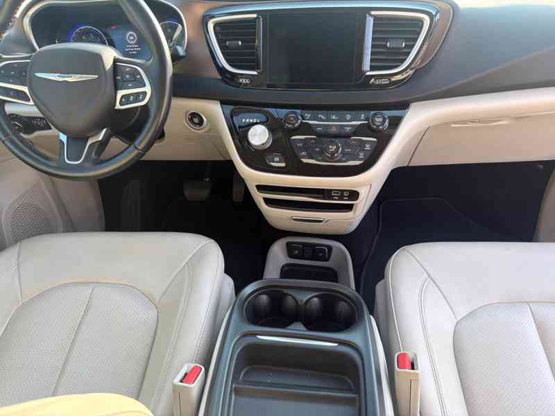  Chrysler Pacifica 3,6 Limited LPG Radar 360 2018 - foto 11