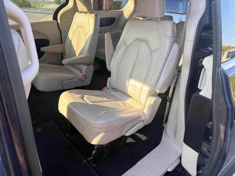  Chrysler Pacifica 3,6 Limited LPG Radar 360 2018 - foto 13