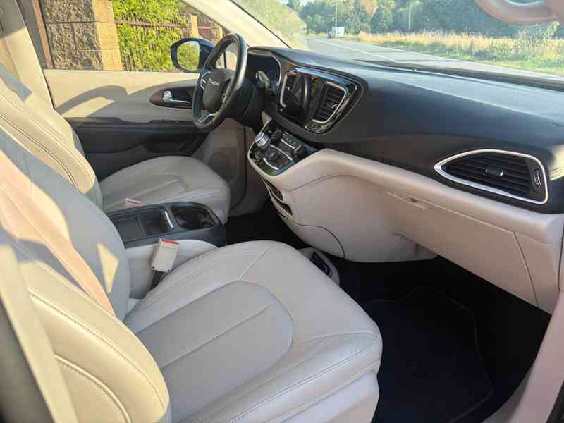  Chrysler Pacifica 3,6 Limited LPG Radar 360 2018 - foto 10