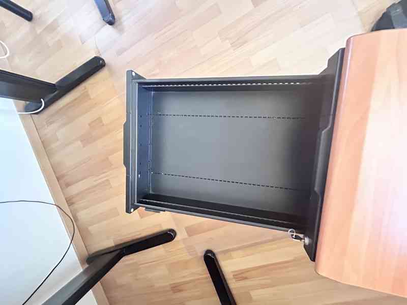 Kancelářský nábytek - foto 7